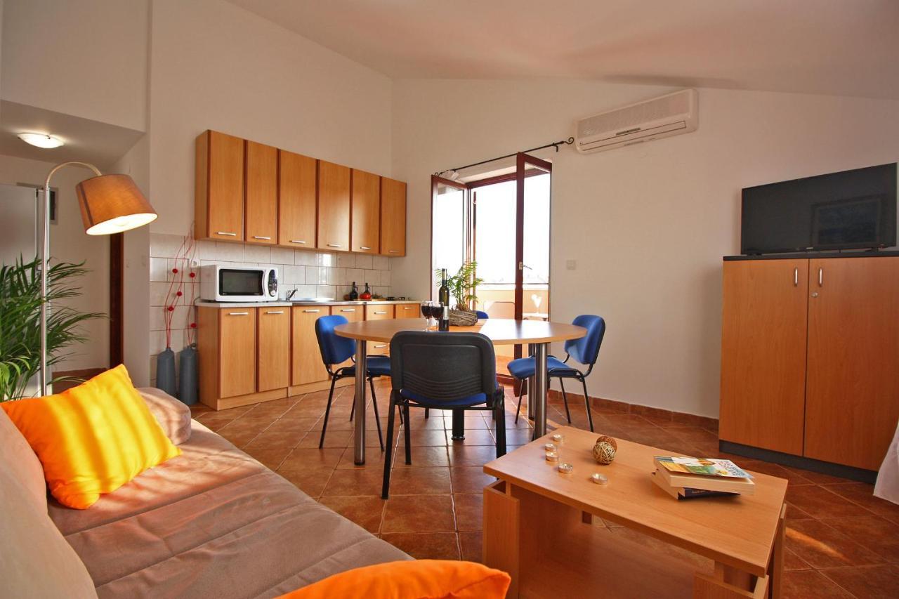 Brijunisol - 3 Apartments Top Position Near The Beautiful Beach Fažana Zewnętrze zdjęcie