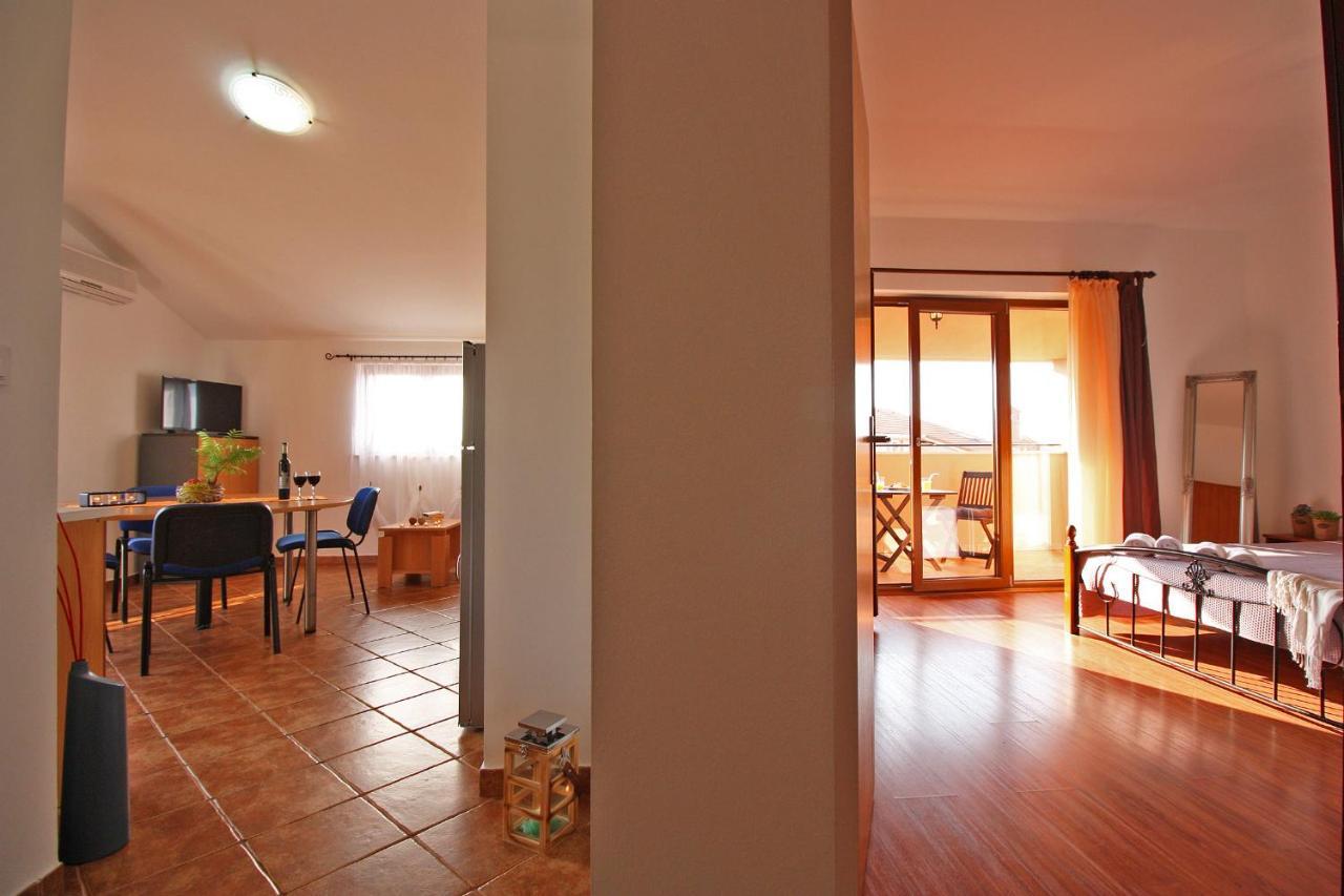 Brijunisol - 3 Apartments Top Position Near The Beautiful Beach Fažana Zewnętrze zdjęcie