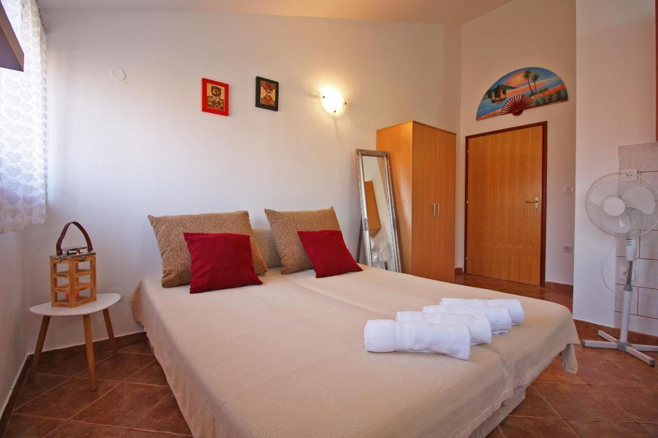 Brijunisol - 3 Apartments Top Position Near The Beautiful Beach Fažana Zewnętrze zdjęcie