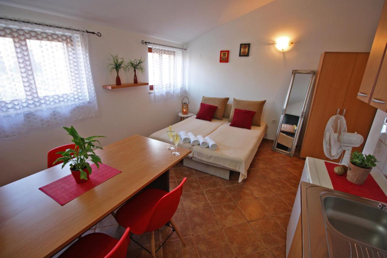 Brijunisol - 3 Apartments Top Position Near The Beautiful Beach Fažana Zewnętrze zdjęcie