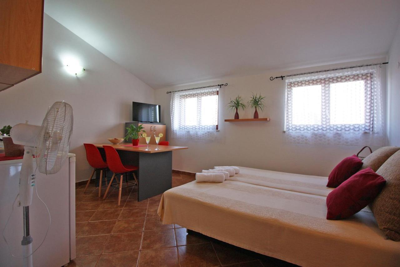 Brijunisol - 3 Apartments Top Position Near The Beautiful Beach Fažana Zewnętrze zdjęcie