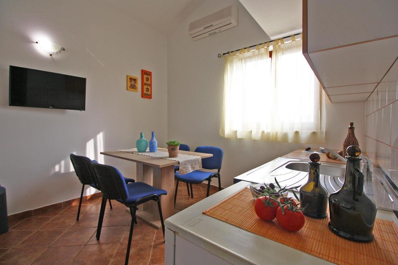 Brijunisol - 3 Apartments Top Position Near The Beautiful Beach Fažana Zewnętrze zdjęcie